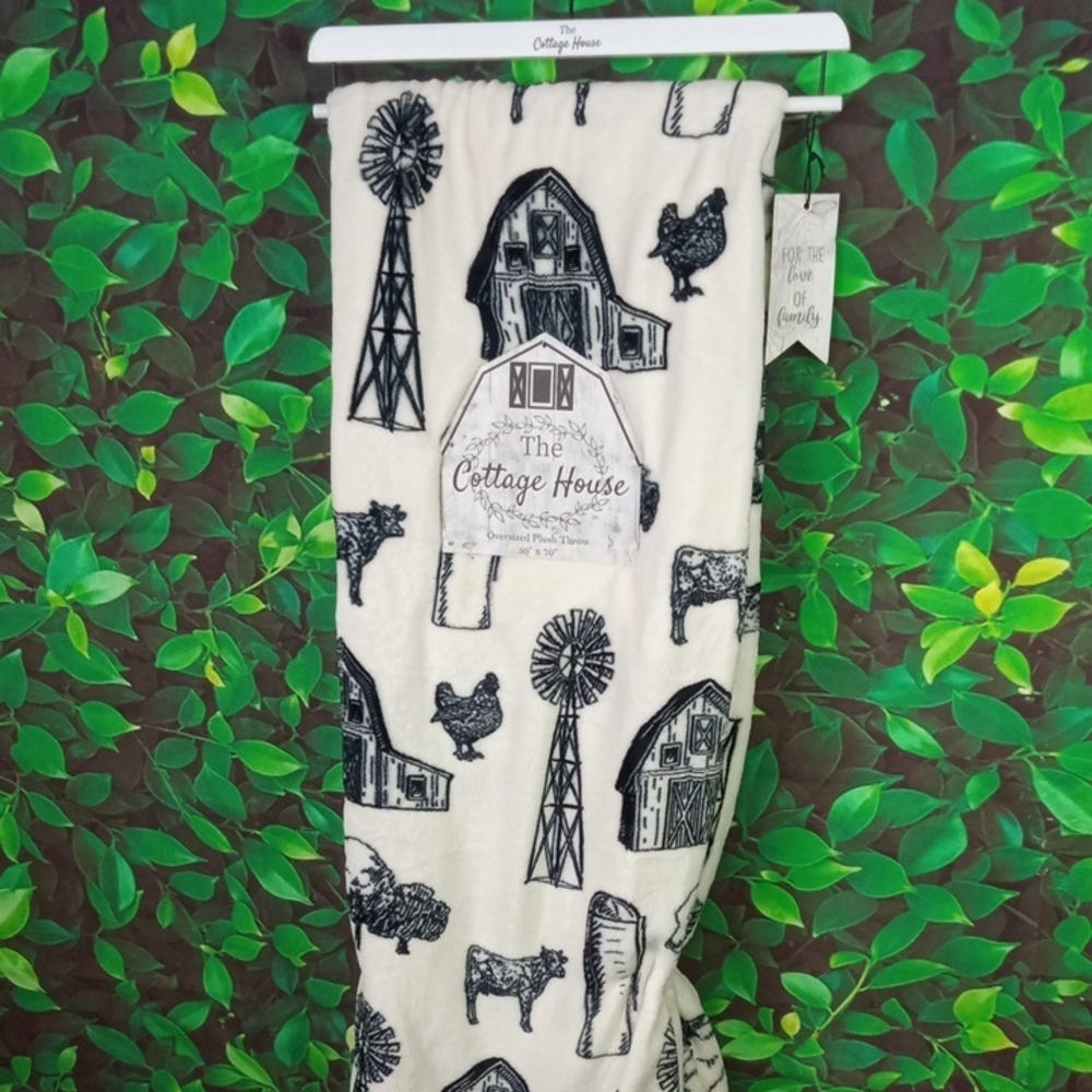 🚜🍒 The Cottage House Farmhouse Barn Print Plush Throw Blanket